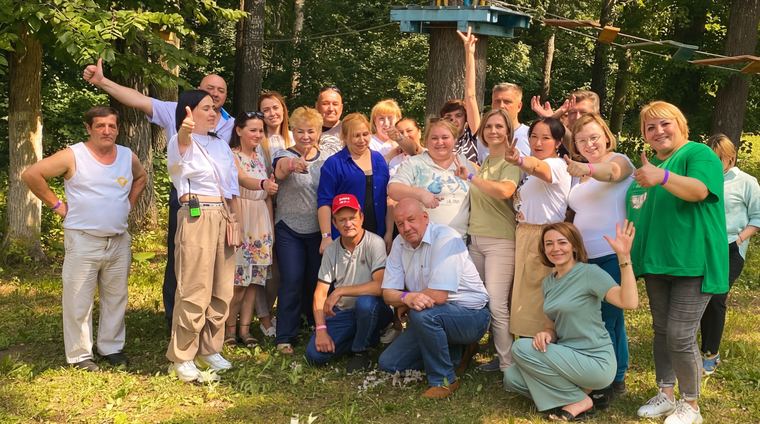 Дети на верёвочной трассе